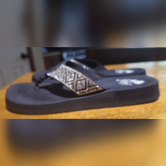 3/$15 Navy Blue with Silver Studs Jellypop Flip Flops / Sandals - Picture 2 of 3